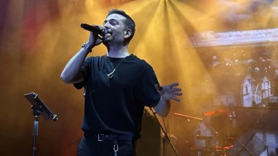 Oğuzhan Koç, Cosmos Theatre sahnesinde