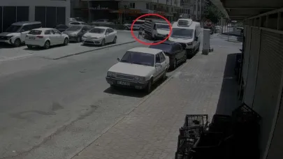Motosikletli, kamyonetin altında kalmaktan son anda kurtuldu