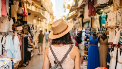Antalya’da sadece Cumartesi günleri kuruluyor! Turistler bayılıyor