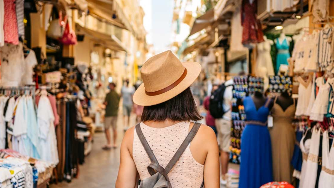 Antalya’da sadece Cumartesi günleri kuruluyor! Turistler bayılıyor