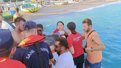 Ölüdeniz’de yüzerken yaralanan vatandaşa Sahil Güvenlik ‘ten tıbbi tahliye