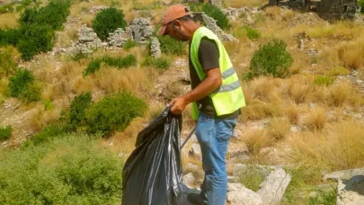 Manavgat Belediyesi’nden tarihi bölgelerde çevre temizliği
