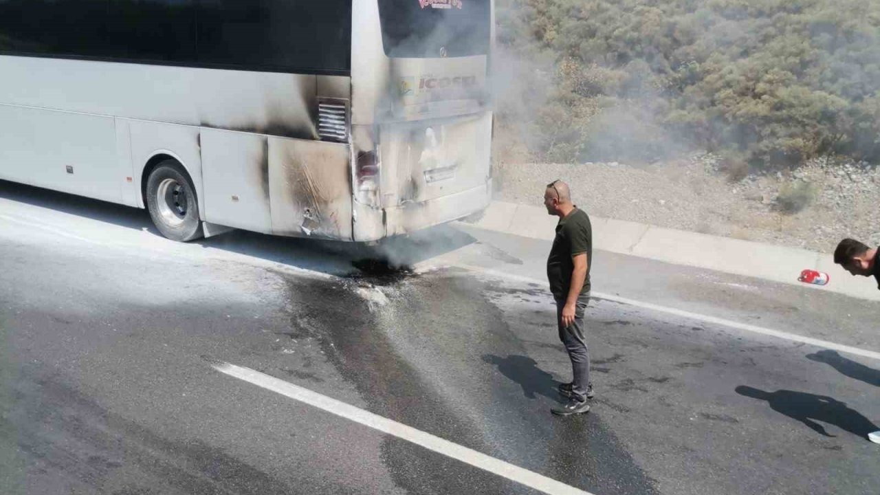 Menteşe’de yolcu otobüsünde yangın paniği