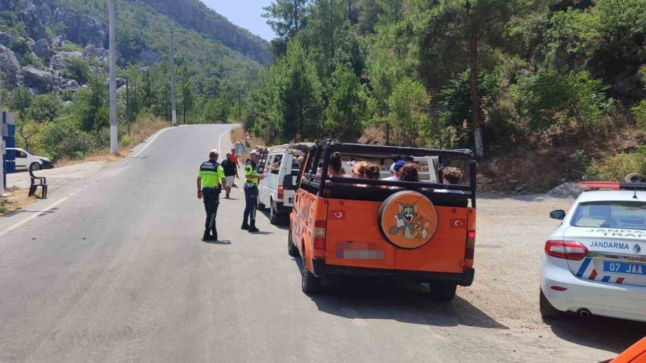 Alanya’da safari araçlarına yönelik denetimlerde 19 araca ceza kesildi