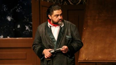 ADT Müdürü Tüzün 'Yılın Oyuncusu' seçildi