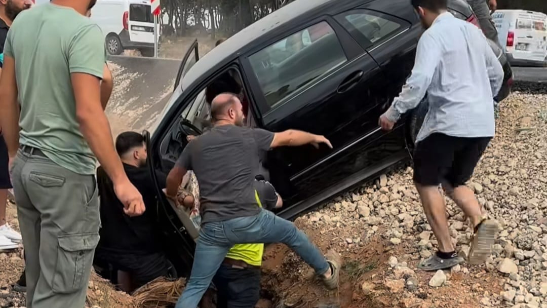 Kepez'de maddi hasarlı trafik kazası!