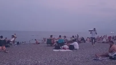 Konyaaltı Sahili'nde akşam yoğunluğu