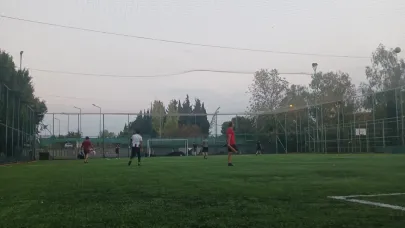 Gençlerin halı saha coşkusu!