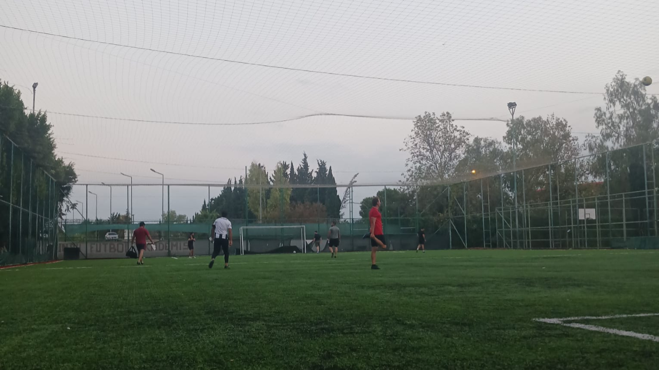 Gençlerin halı saha coşkusu!