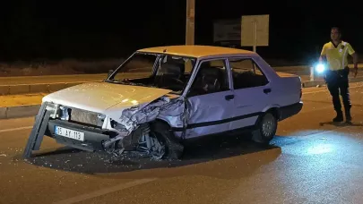 Otomobiller çarpıştı: 2 yaralı