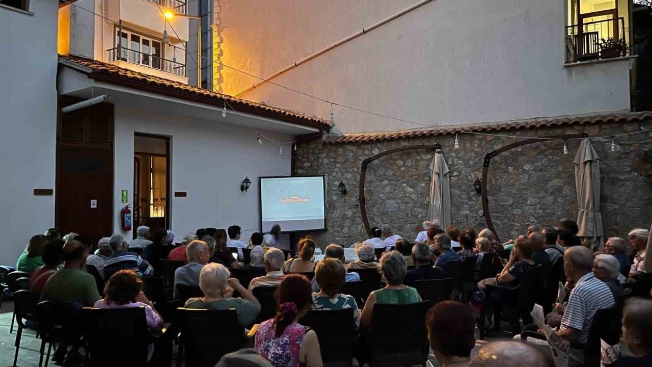 Muğla’da 100 Yaş Evi Üyeleri Yazlık Sinema Günleri’nde buluştu