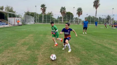Depremzede Osman, futbol sayesinde yeniden hayata tutundu