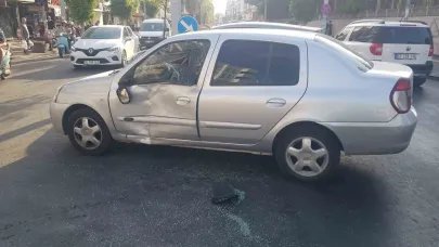 Kırmızı ışık ihlali yaptı otomobille çarpıştı: 1 yaralı