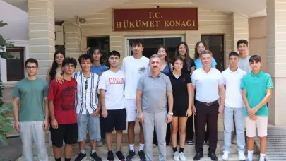 Başarılı öğrenciler Kaymakam Solmaz'ı ziyaret etti