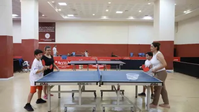 Antalya’da çocuklar yaz tatilini sporla geçiriyor