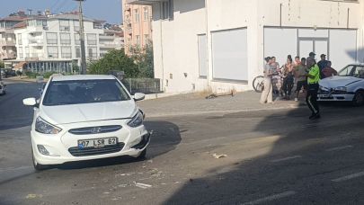 Manavgat’ta iki otomobil çarpıştı: 1 yaralı
