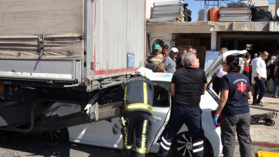 Baba, anne ve 2 çocuğunun yaralandığı kaza kamerada