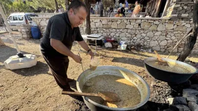 Tarihi Sarıhacılar’da bin kişilik aşure ikramı