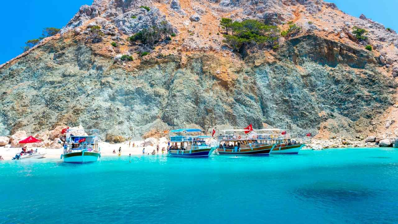 Antalya'nın Maldivleri turistlerin gözdesi! Berrak denizi bembeyaz kumu var