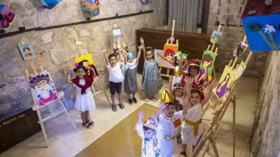 Çocuk Gelişim Merkezlerinde eğitim alan miniklerin eserleri Tarsus’ta sergileniyor