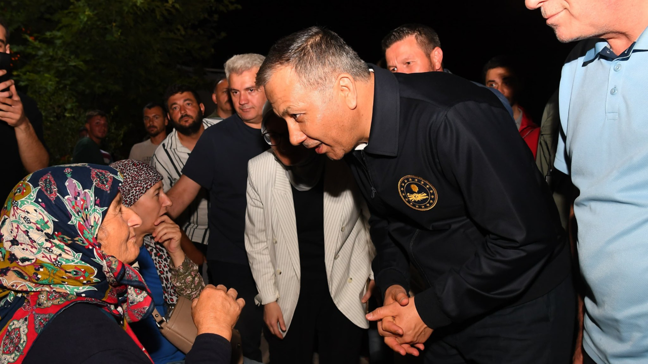 Yerlikaya: "Deprem sonrası tüm ilgili kurumlarımız sahada görevinin başında''