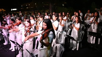 Kemer'de can dostlar için ikinci konser