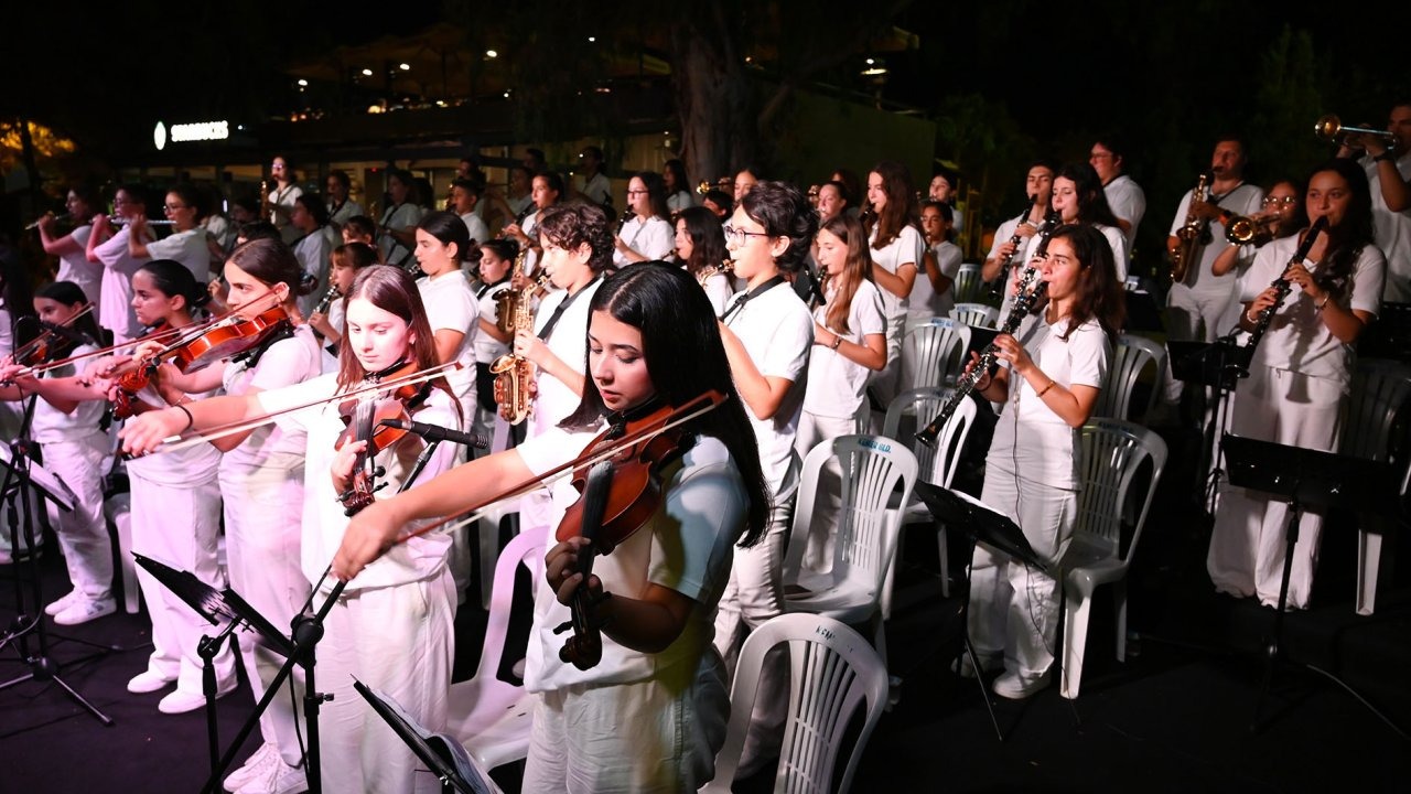Kemer'de can dostlar için ikinci konser