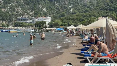 Marmaris sıcakları sahilleri doldurdu
