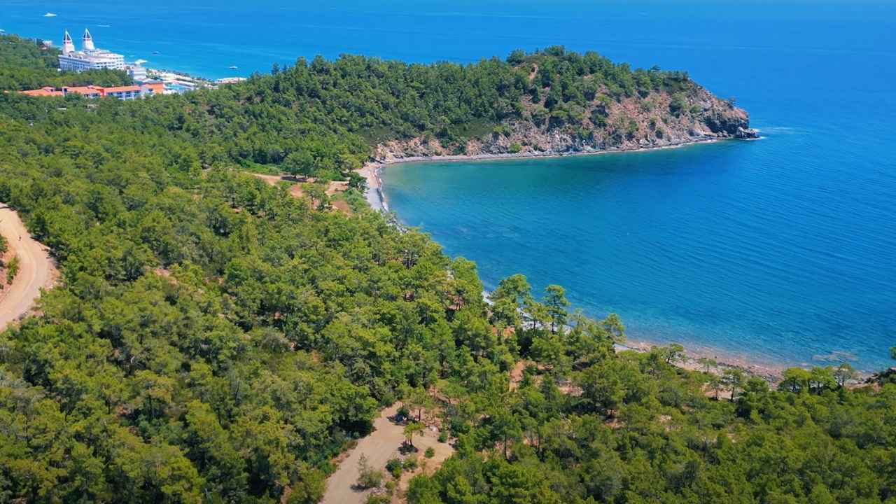 Antalya'da adını kraliçeden alan koy! Masmavi tertemiz denizi var