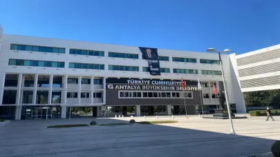 Antalya Büyükşehir Belediyesine yönelik "rüşvet" operasyonunda 17 kişi gözaltına alındı
