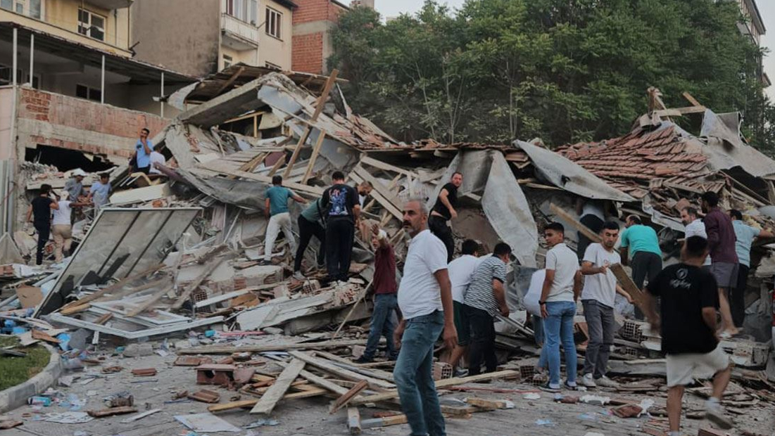 Yerlikaya: "Depremden etkilenen vatandaşlar için konteyner kurulumu devam ediyor"