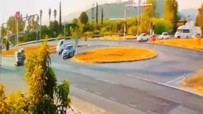 Minibüsle çarpışan motosikletin sürücüsü hayatını kaybetti