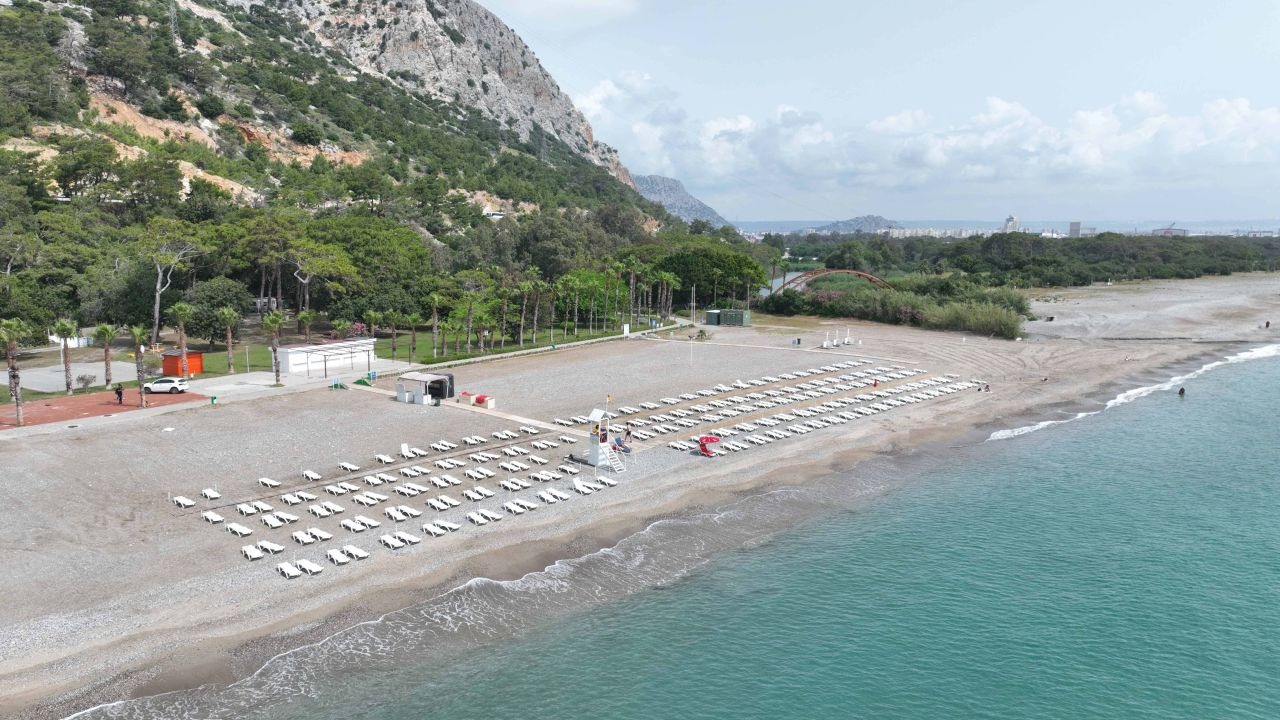 Antalya'nın dünyaca ünlü plajına tepki yağıyor! Bütün halk şikayetçi oldu