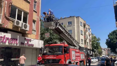 Apartmandan gelen kötü koku ekipleri harekete geçirdi