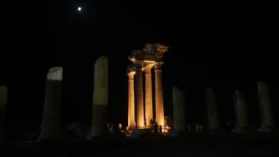 Antalya’da ay ışığında açan tarihin kapıları turistleri içine çekiyor
