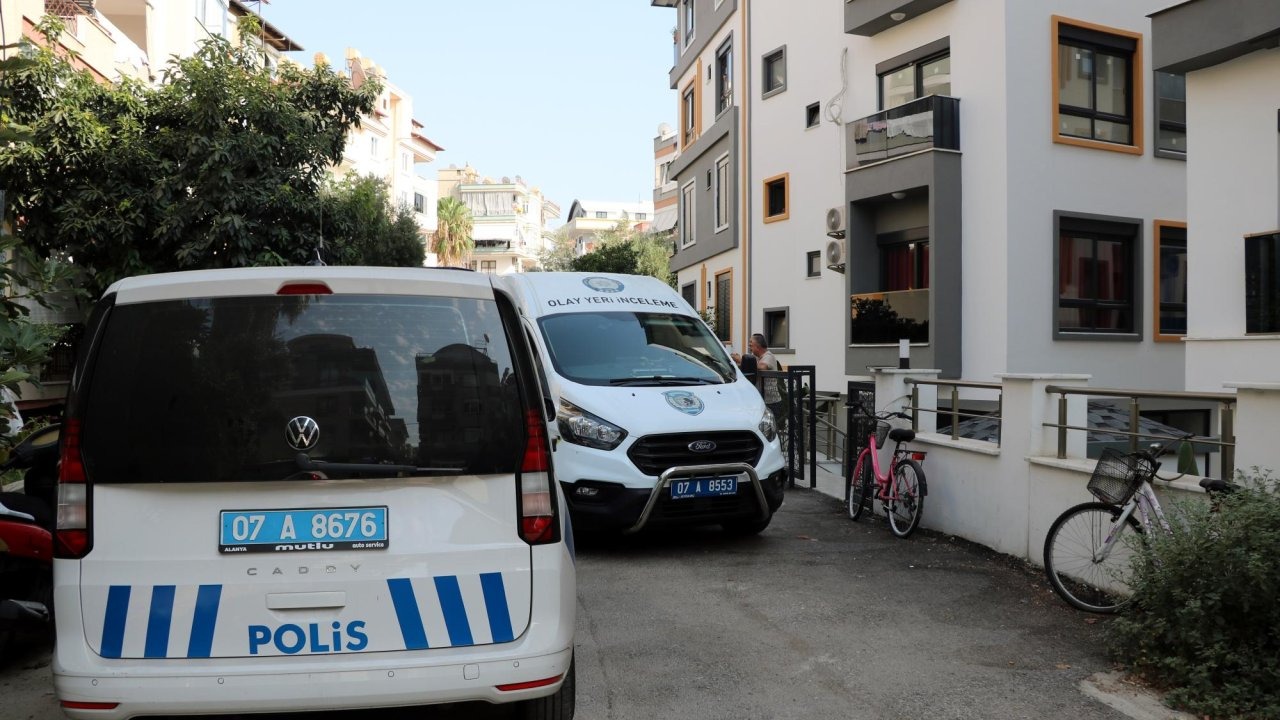 Emlakçıyı arayıp 'Arkadaşımı öldürdüm' dedi; eve giren polis cesetle karşılaştı