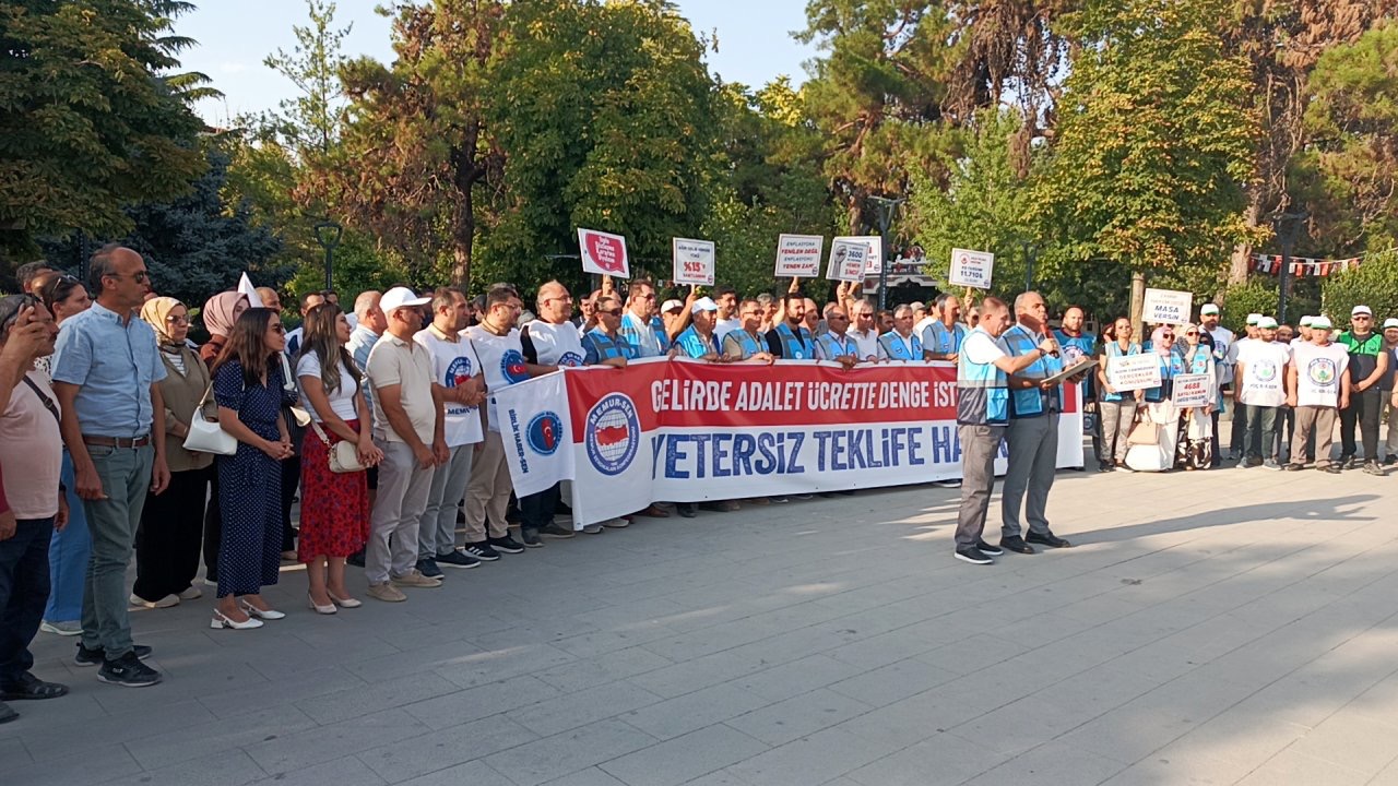 Burdur'da memurlardan eylem