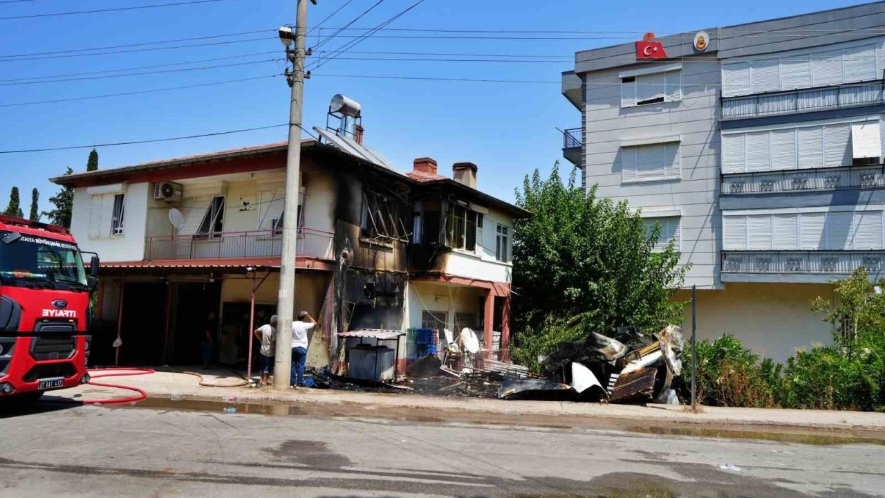 Soğuk hava deposunda korkutan yangın