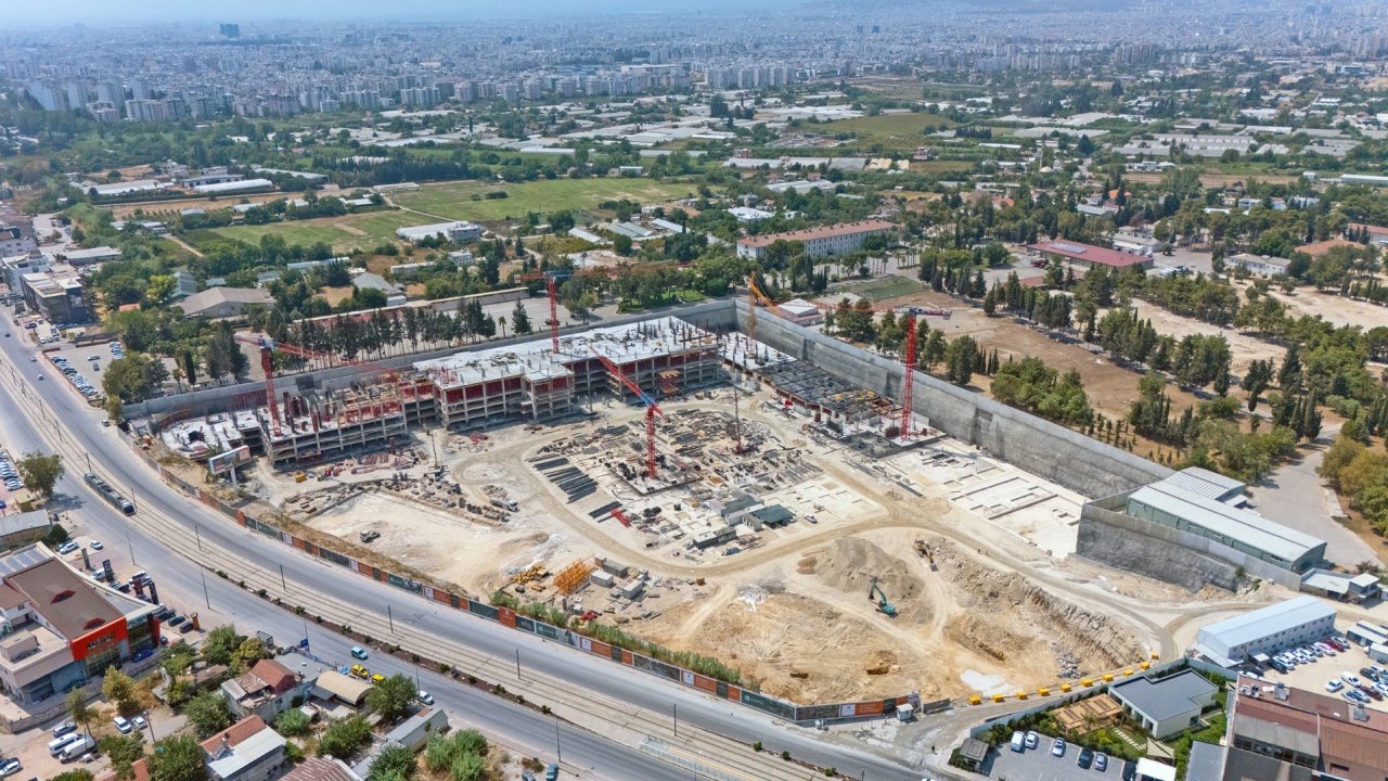 Antalya'nın yeni merkezinde ilk bloklar yükseliyor