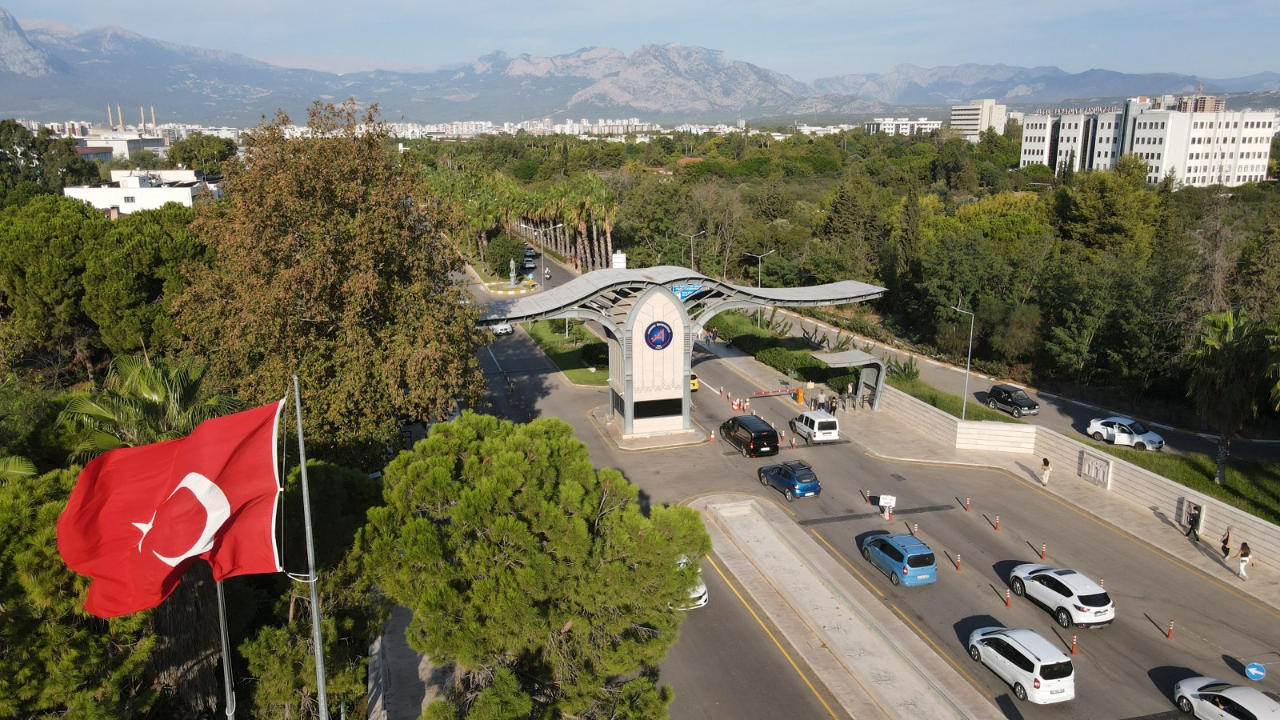 Akdeniz Üniversitesi’nde araç giriş ücretine velilerden tepki