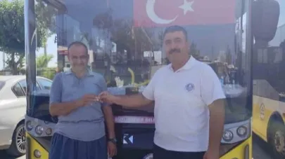 Otobüs şoförü bulduğu altını sahibine verdi