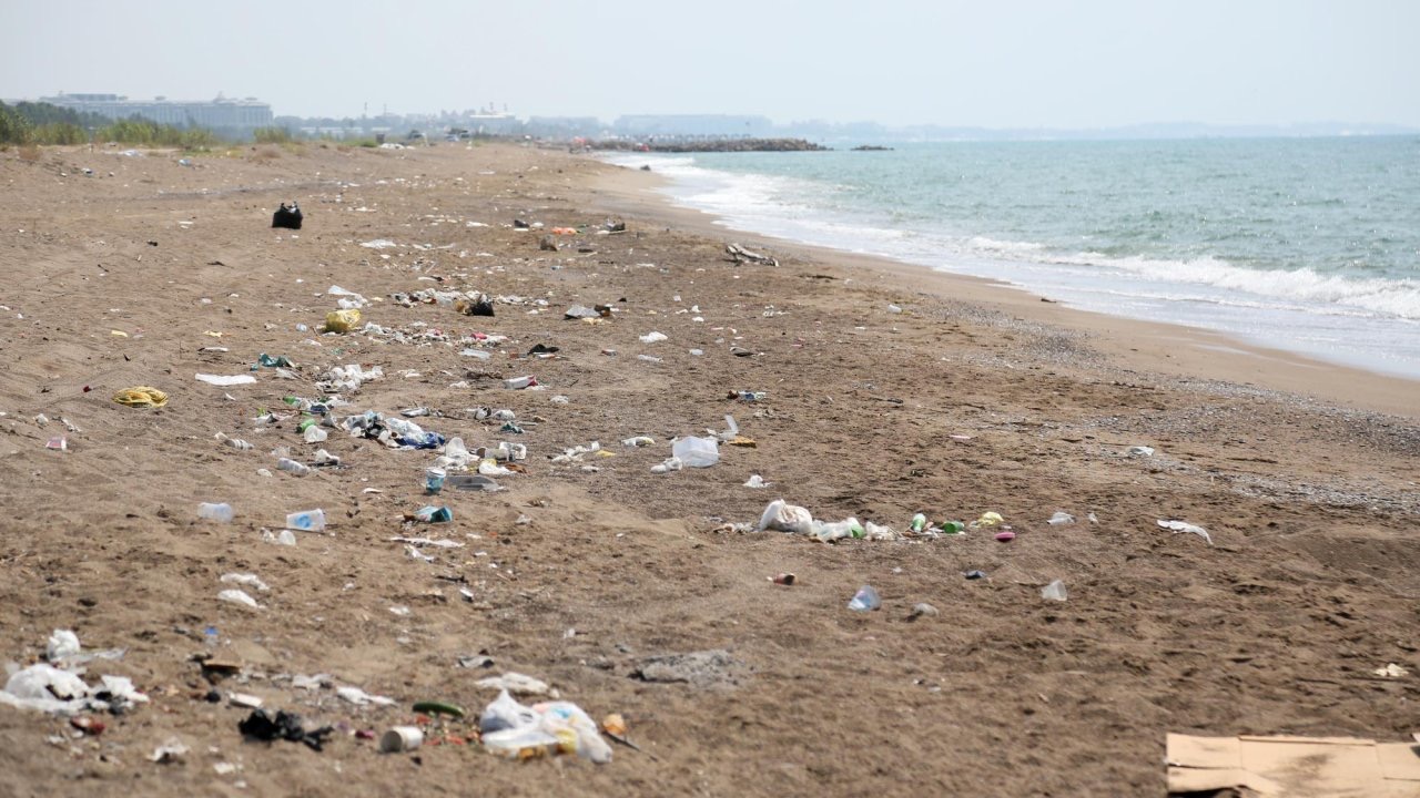 Kumköy Sahili'nde barakalar gitti, çöplük kaldı