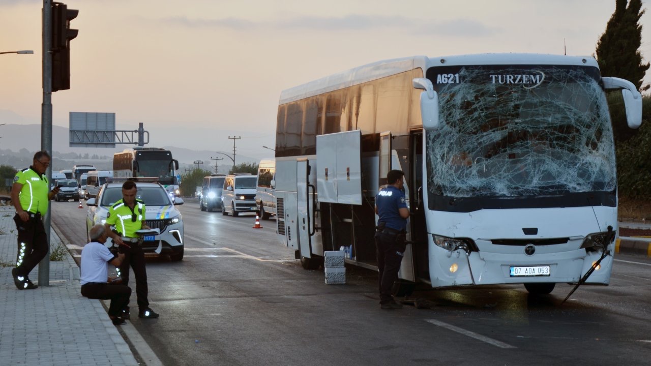 Otobüs midibüse çarptı: 5 yaralı