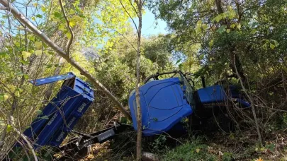 Traktör uçurumdan devrildi: 2’si çocuk 5 kişi yaralandı