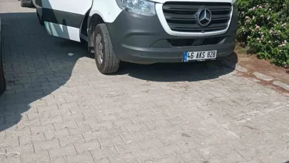 Antalya’da tur minibüsü şoförü aracında ölü bulundu