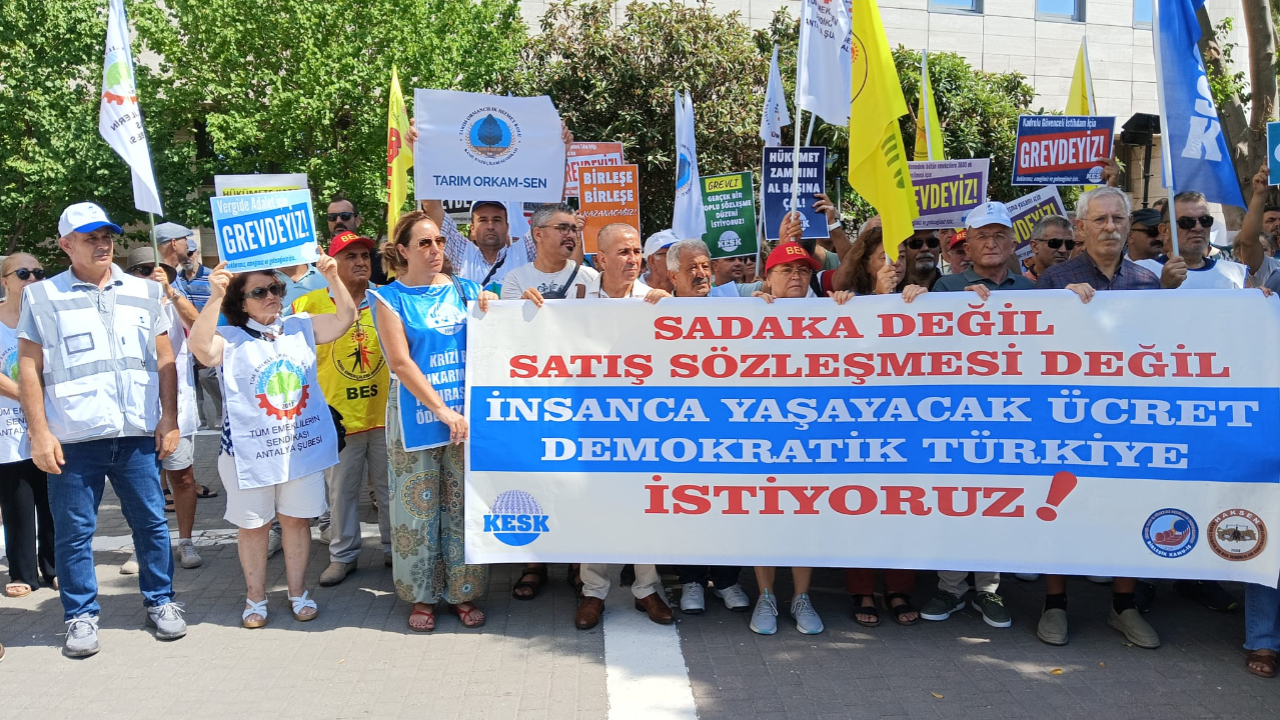 Sendikalar iş bırakıp eylem yaptı
