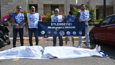 Antalya’da memurlardan kefenli eylem
