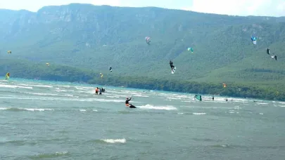Kitesurf’ün dünyadaki en elverişli noktalarından biri Ula Akyaka