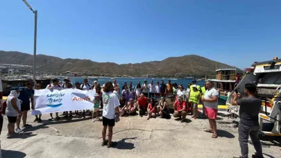 Marmaris’te çevre gönülleri topladıkları çöpleri satıp çöp torbası alıyor