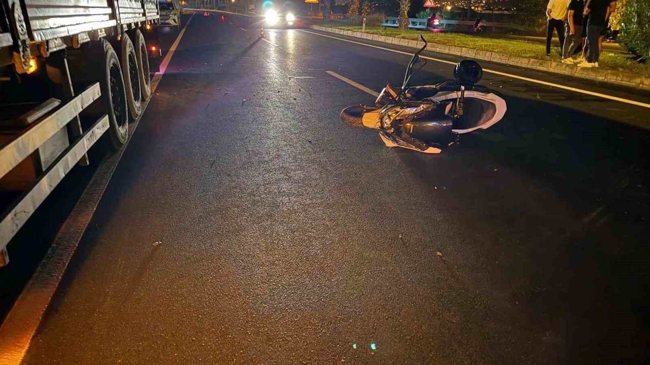 Tıra arkadan çarpan motosikletli ağır yaralandı